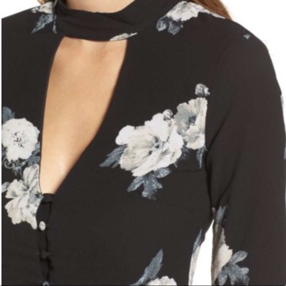 [Socialite] Harper Bell Sleeve Dress - Picture 4 of 5